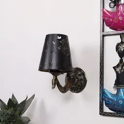 Aura Gold-Toned & Black Textured Metal Traditional Abstract Shaped Shaped Wall Lamp-21