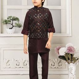 Lagorii Girls Mandarin Collar Straight Kurta With Trousers & Embroidered Overcoat-picture-16