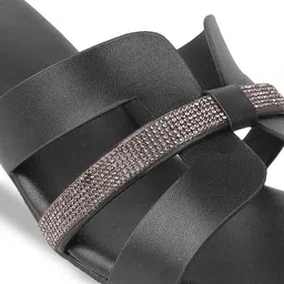 Mochi Textured Block Sandals with Buckles image 5