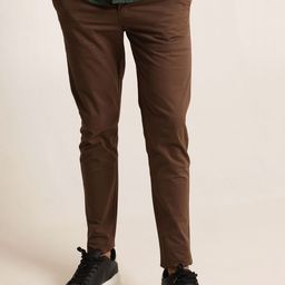 Uncluttered Closet Men Carrot Slim Fit High-Rise Chinos-image-37