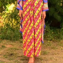 SWATI VIJAIVARGIE Printed Shoulder Straps Pure Silk Camisole With Skirt & Shrug-picture-57