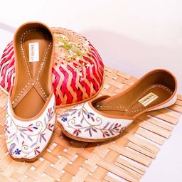 UMNOVE Women Embellished Ethnic Mojaris with Embroidered Flats-image-25