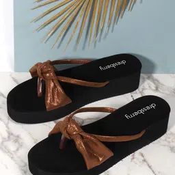 DressBerry Printed Wedge Pumps with Bows-2