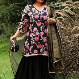 Instafab Plus Women Plus Size Floral Printed Kurti with Sharara & Dupatta-picture-15