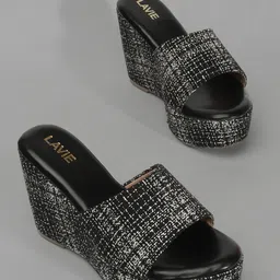 Lavie Kitten Sandals with Tassels-54