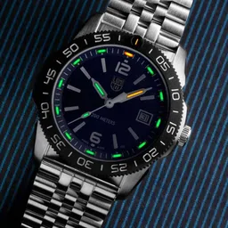 Luminox Men Dial & Stainless Steel Bracelet Style Straps Analogue Multi Function Watch-41