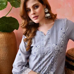 Bhuja Women Floral Printed Daily Straight Kurta-picture-6