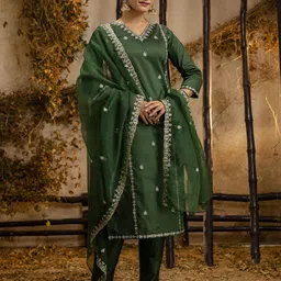 VredeVogel Floral Embroidered V Neck Sequinned Straight Kurta With Trouser And Dupatta-picture-13