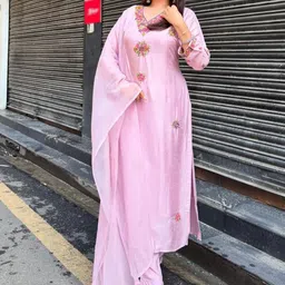 CANIZZARO Floral Embroidered V-Neck Thread Work Straight Kurta With Trousers & Dupatta-picture-32