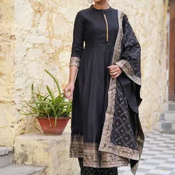 Jaitpuriya Women Floral Printed Regular Kurta with Palazzos & With Dupatta-image-4