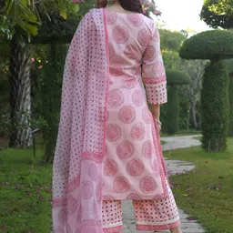 7Threads Floral Printed Notched Round Neck Kurta with Trousers & Dupatta image 3