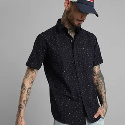 Klub Fox Men Slim Fit Spread Collar Micro Ditsy Printed Cotton Casual Shirt-image-49