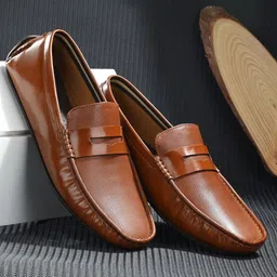 San Frissco Men Tan Textured Driving Shoes-image-85