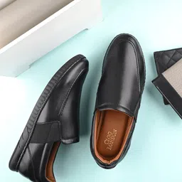 CLOG LONDON Men Textured Leather Formal Slip-On Shoes-image-95