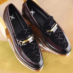 KRAASA Men Embroidered Lightweight Suede Loafers-35
