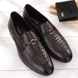 INVICTUS Men Brown Textured Basket Weave Loafers-image-13