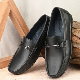 LEONCINO Men Textured Loafers-picture-18