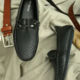 San Frissco Men Black Textured Driving Shoes-image-23