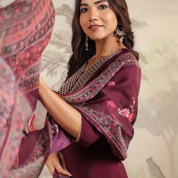 Janasya Geometric Yoke Design Chanderi Silk Straight Kurta with Trousers & Dupatta-picture-15