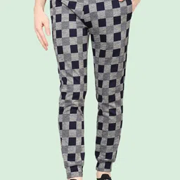 TQH Men Checked Mid-Rise Joggers-picture-18