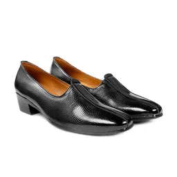 Bxxy Men Textured Heeled Mojaris-picture-42
