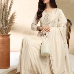 Women Silk Blend Kurta Pant Dupatta Set-image-32