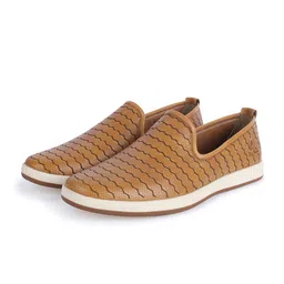 Big Boon Men Textured Lightweight Slip-On Loafers-image-11