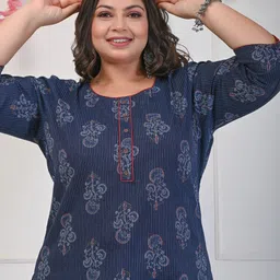 Swasti Plus Size Floral Printed Cotton Kurta image 2
