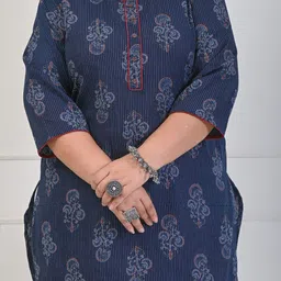 Swasti Plus Size Floral Printed Cotton Kurta image 4