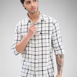 SPYKAR Men Slim Fit Opaque Checked Spread Collar Casual Shirt-picture-1