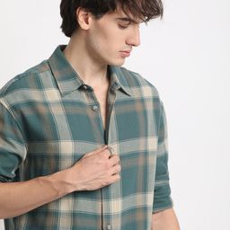 THE BEAR HOUSE Checked Spread Collar Relaxed Fit Pure Cotton Casual Shirt-image-18