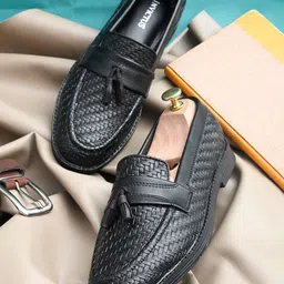 INVICTUS Men Black Textured Formal Loafers-image-44