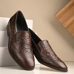 CARLO ROMANO Men Textured Round Toe Leather Loafers-image-78