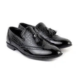 BRATVA Men Textured Tasselled Brogues Formal Shoes-image-48