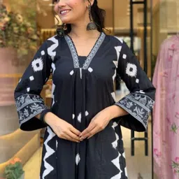 Lookmark Geometric Printed V-neck A-Line Kurta With Palazzos And Dupatta image 4