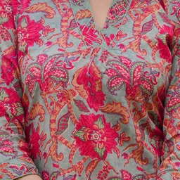 Vbuyz  Floral Printed V-Neck Anarkali Cotton Kurta image 2