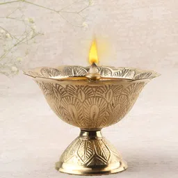 DOKCHAN Gold toned Brass Diya Pooja Essentials-37