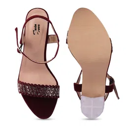 TWIN TOES Red Embellished Party Block Sandals image 2