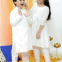 VASTRAMAY Boys Embroidered Mirror Work Mandarin collar Kurta With Pyjamas-46