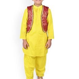 itsmycostume Boys Paisley Yoke Design Angrakha Kurta with Pyjamas-image-6