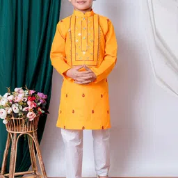 BAESD Boys Floral Embroidered Mandarin Collar Straight Kurta With Pyjama-25