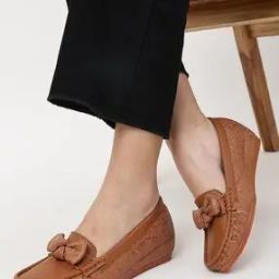 Wedge Heeled Shoes with Bow Accent-43