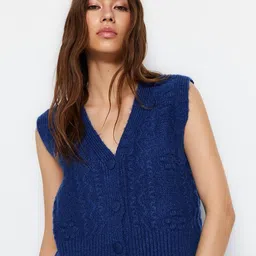 Trendyol V-Neck Cable Knit Crop Cardigan-picture-33