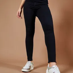 DOLCE CRUDO Women Slim Fit Clean Look Mid-Rise Cropped Stretchable Jeans-picture-13