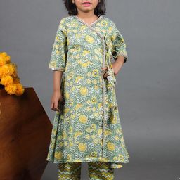 Maaikid Girls Floral Printed Regular Pure Cotton Kurta With Trousers-image-32