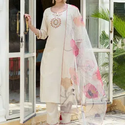 VredeVogel Women Floral Embroidered Regular Thread Work Kurta with Trousers & With Dupatta-37