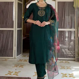 VredeVogel Women Floral Yoke Design Regular Sequinned Kurta with Trousers & With Dupatta-image-9