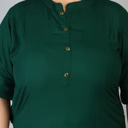 PrettyPlus by Desinoor.com Plus Size Women Green Solid Kurta image 2