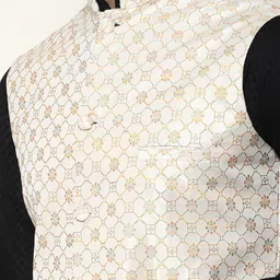 SOJANYA Checked Regular Pure Cotton Kurta with Churidar & Nehru Jacket image 2