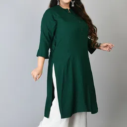 PrettyPlus by Desinoor.com Plus Size Women Green Solid Kurta image 3